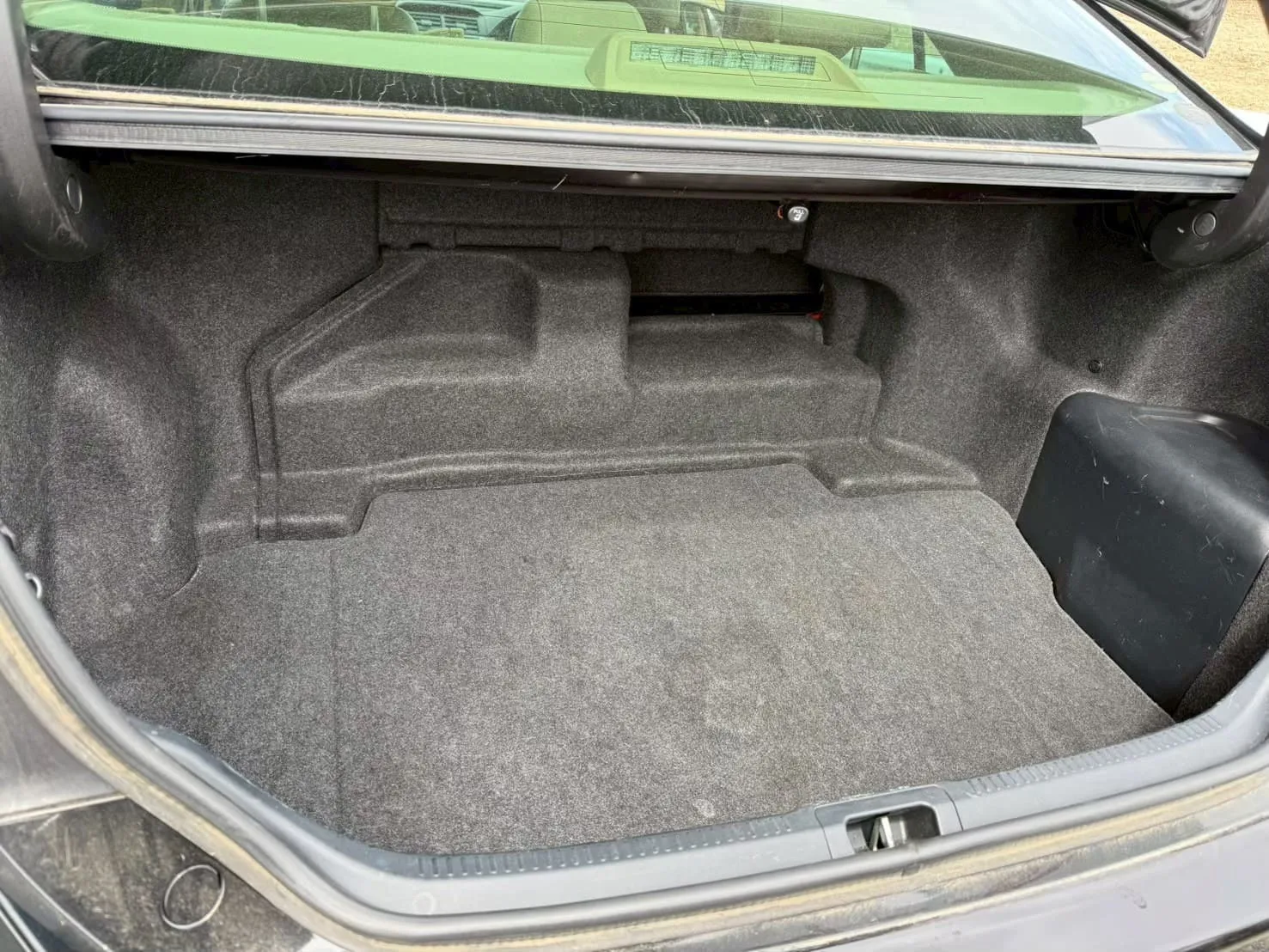 リビルドバッテリー交換後のトランクルーム